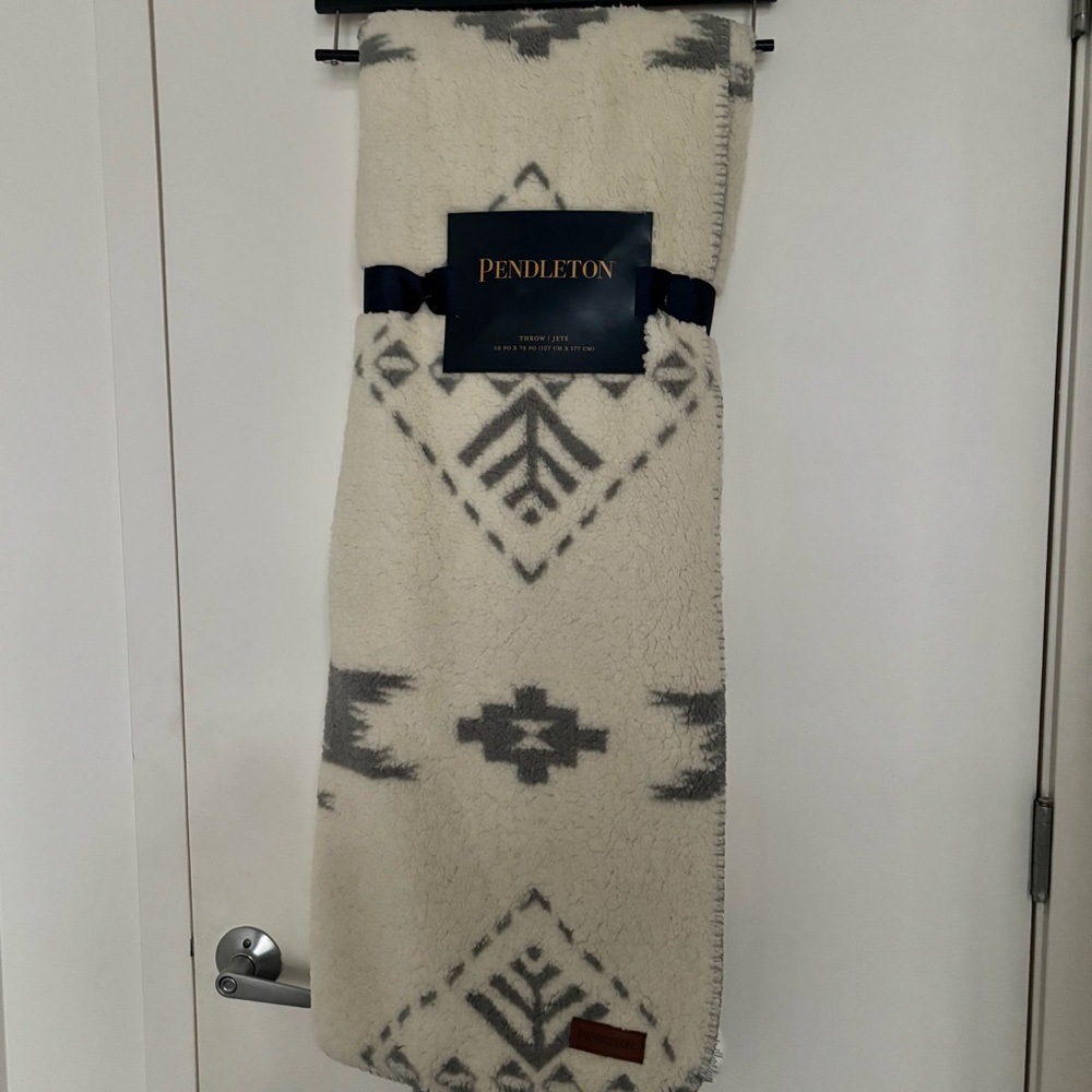 Pendleton Cream and Gray Geometric Throw Blanket